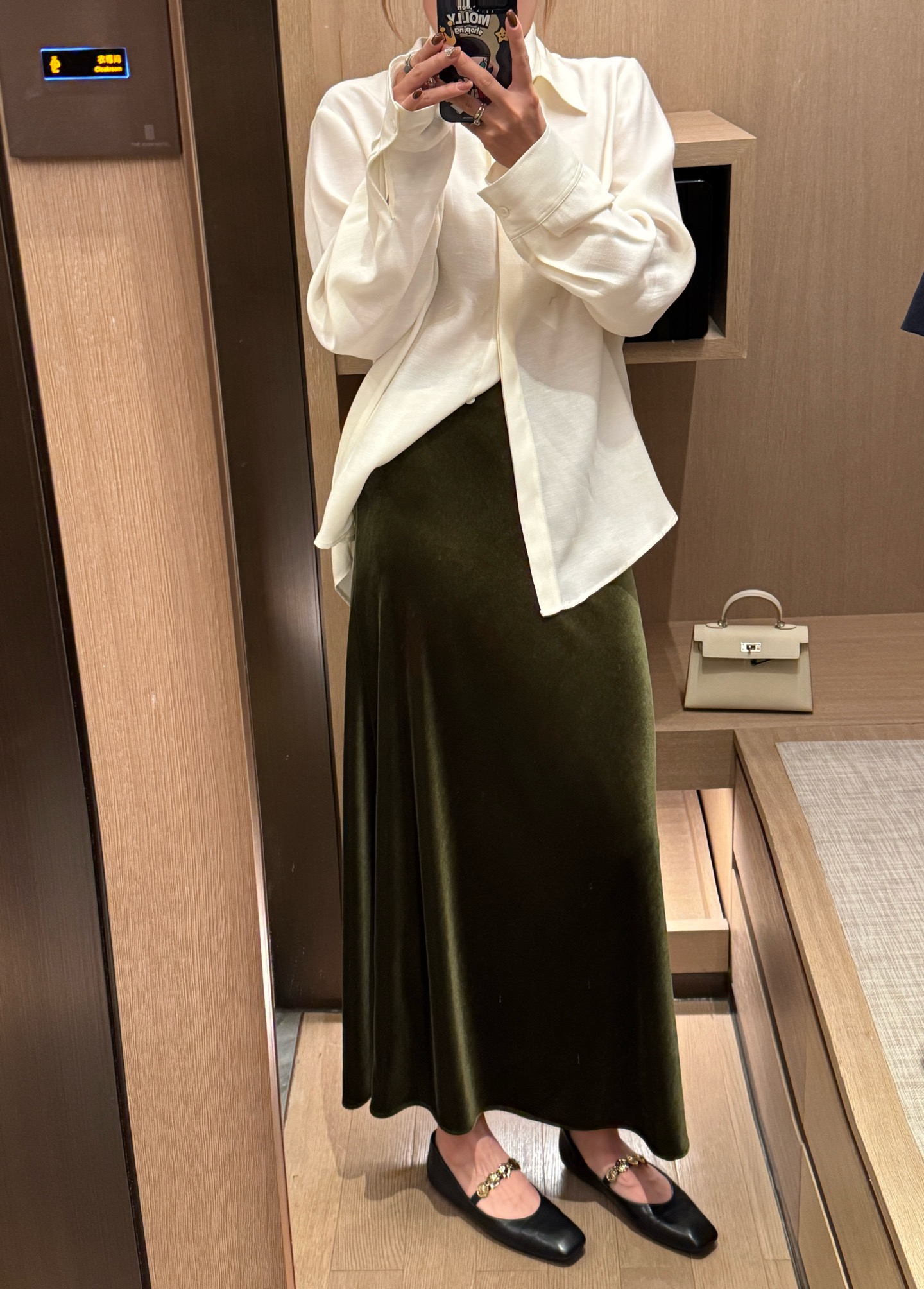 Elegant Velvet Midi Skirt - Elastic Waist, Bias Cut, Perfect for Everyday Wear 3 i1756252762123 4167 0 2