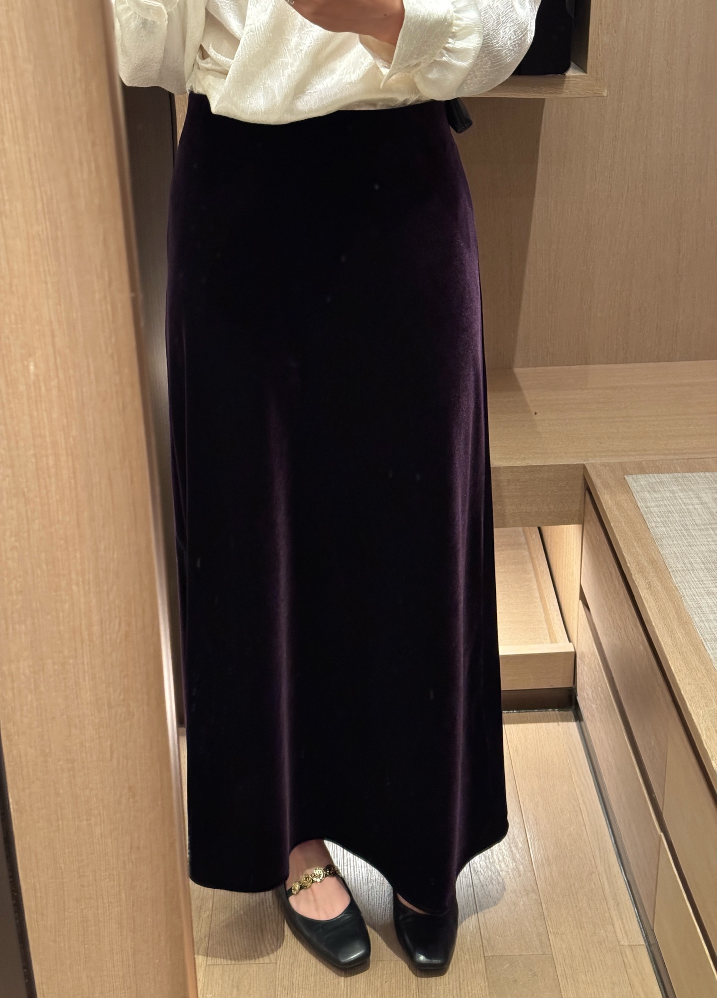 Elegant Velvet Midi Skirt - Elastic Waist, Bias Cut, Perfect for Everyday Wear 6 i1756252764011 9691 0 1