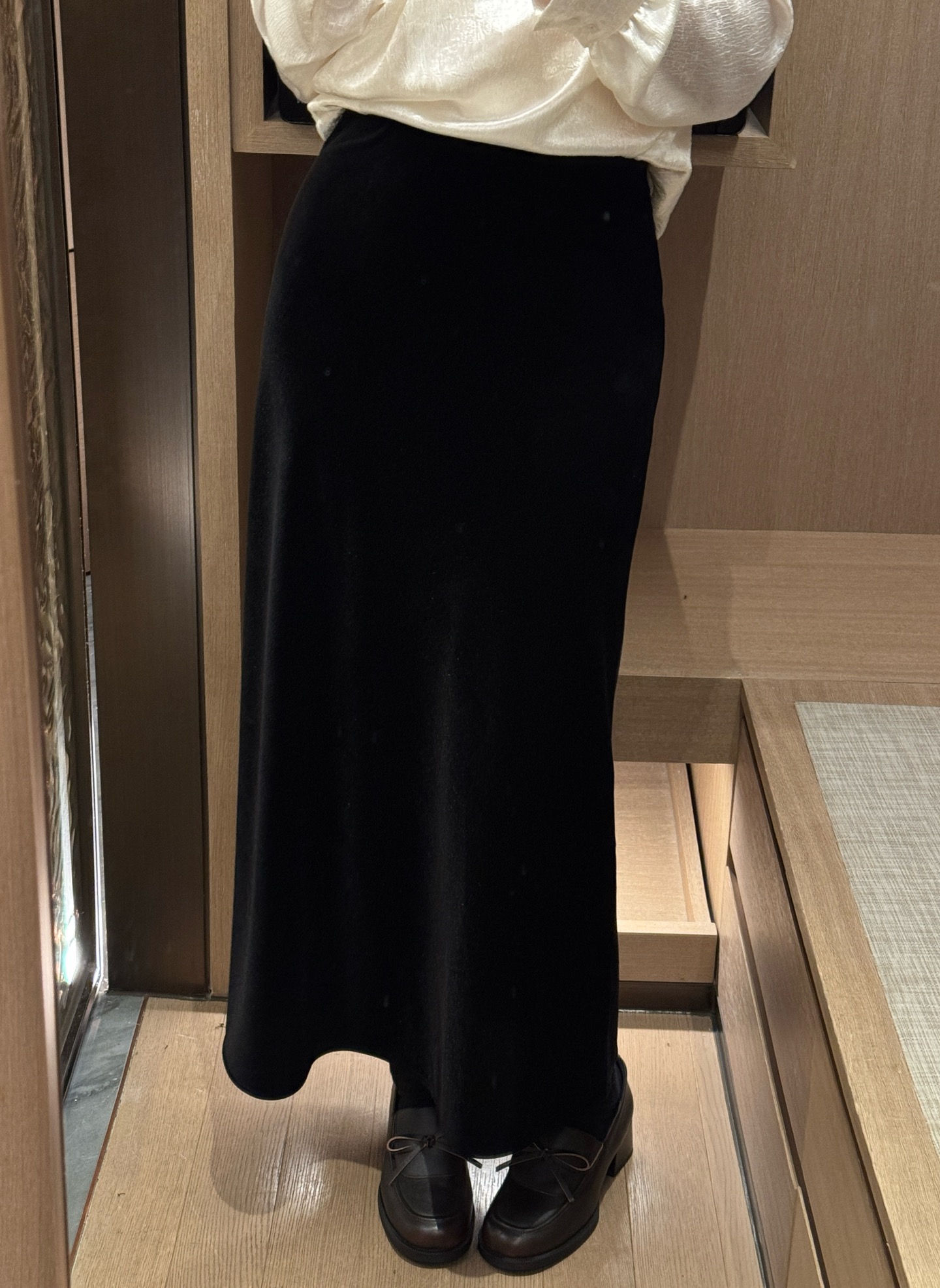 Elegant Velvet Midi Skirt - Elastic Waist, Bias Cut, Perfect for Everyday Wear 10 i1756252764037 9032 0 0