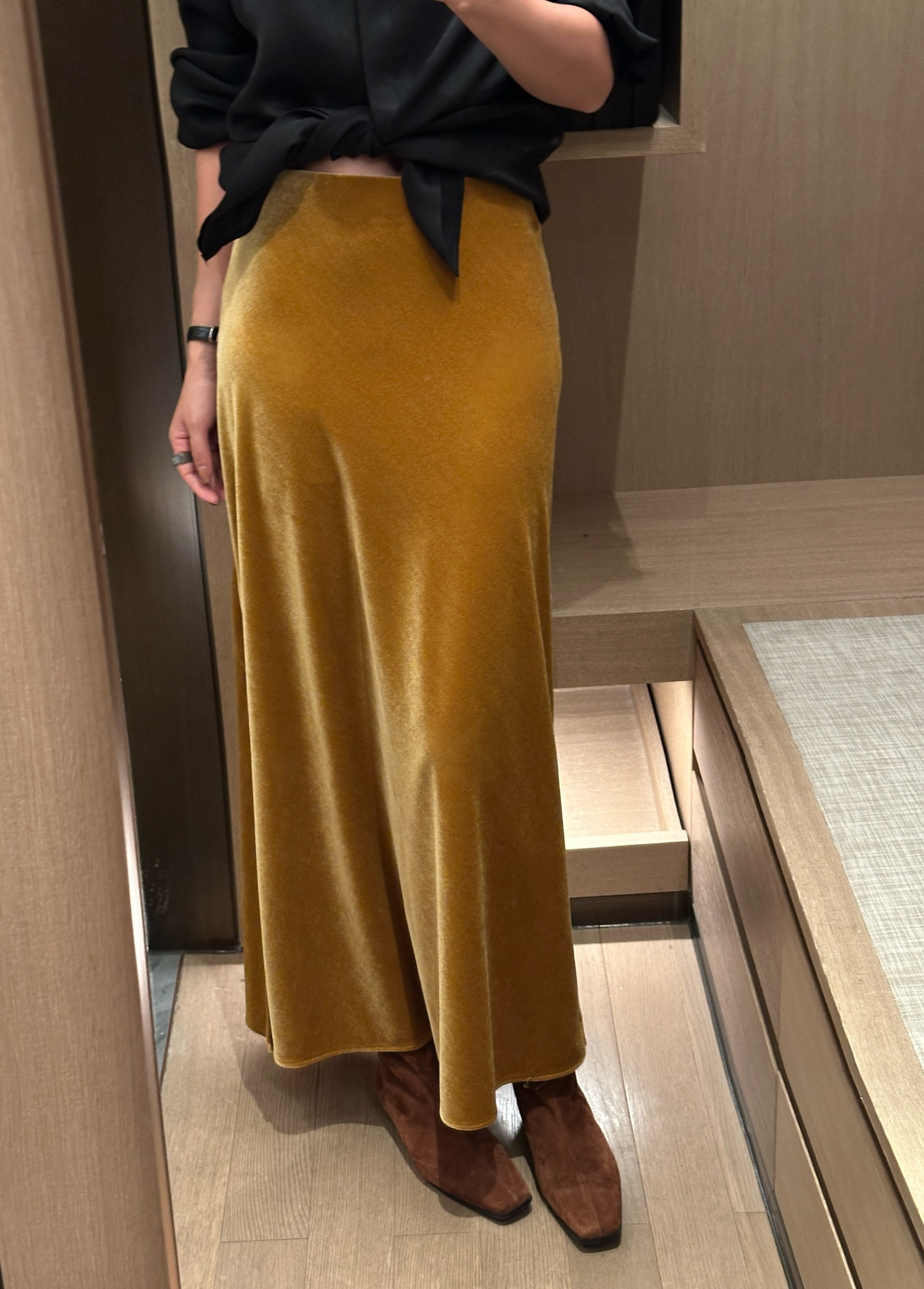 Elegant Velvet Midi Skirt - Elastic Waist, Bias Cut, Perfect for Everyday Wear 2 i1756252764072 1358 0 4