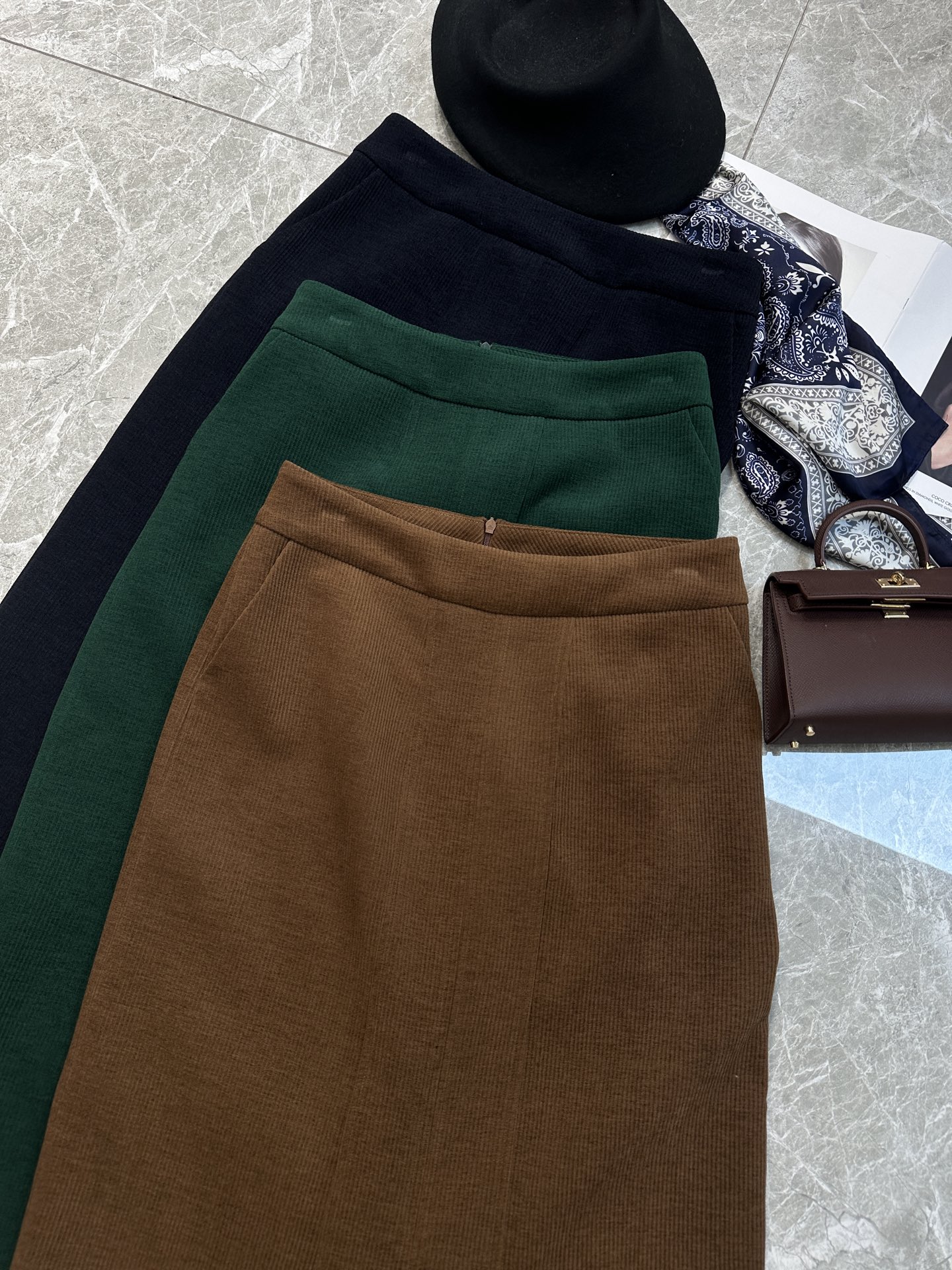 Elegant High-Waist Midi Skirt with Slit - Versatile & Comfortable 2 i1757222266218 3480 0 1