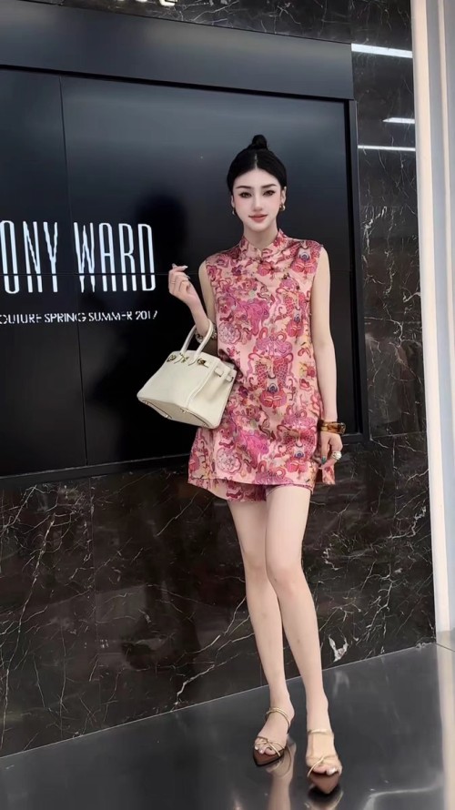 Elegant Chinese Style Floral Print Vest & Shorts Set - Comfortable & Stylish 1 Elegant Chinese Style Floral Print Vest & Shorts Set - Comfortable & Stylish