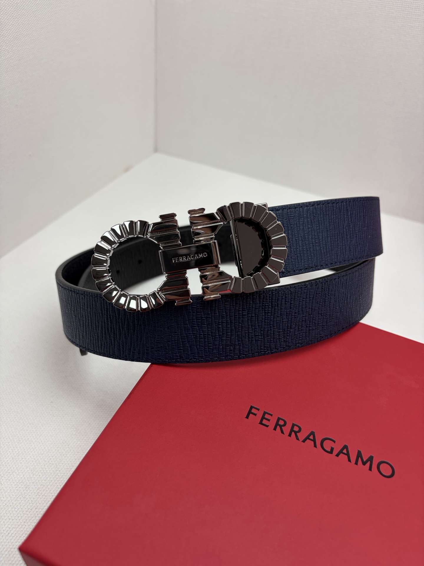 NO:860631,F3.5cm high-end customized men's belt, double-sided imported cowhide, you can choose to match it with real materials, very textured, fashionable and classic without losing style, you can cut it by yourself!  ,belt,cowhide19860909F3.5cm高级定制款男士皮带 ,双面进口牛皮,自行选择搭配 真材实料 很有质感 时尚经典不失风范 可自行裁剪 ！,皮带,cowhide,Belt