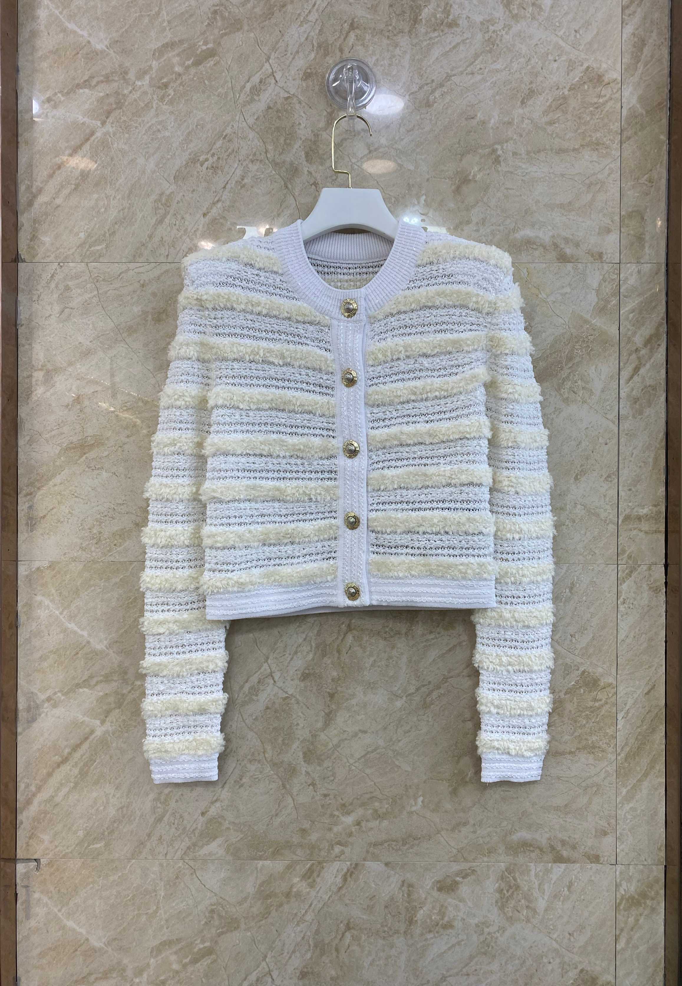 BALAMI Women's Knitted Cardigan with Applique and Gold Button Details 2 a1756353882651 5821