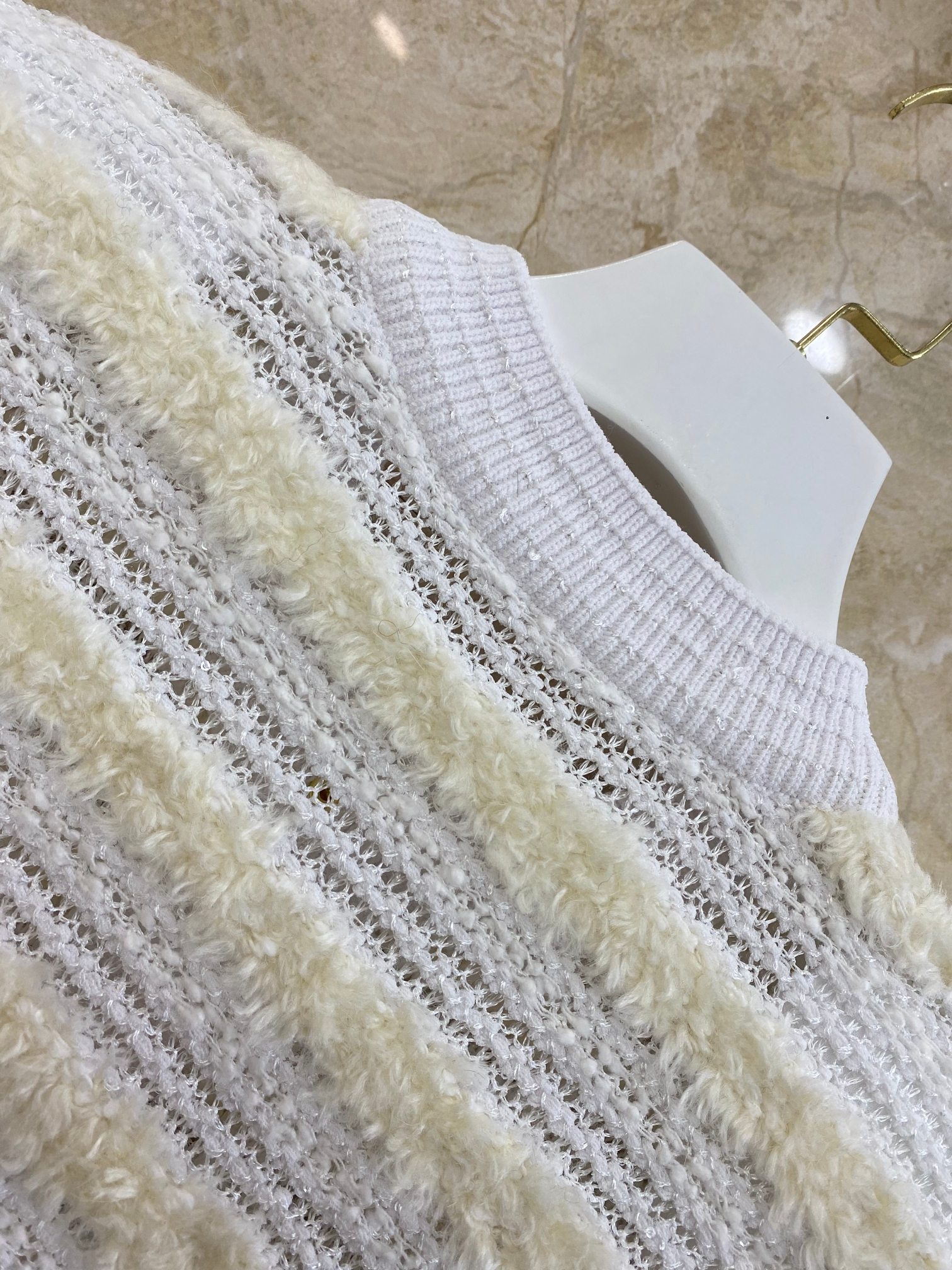 BALAMI Women's Knitted Cardigan with Applique and Gold Button Details 8 a1756353883611 4570