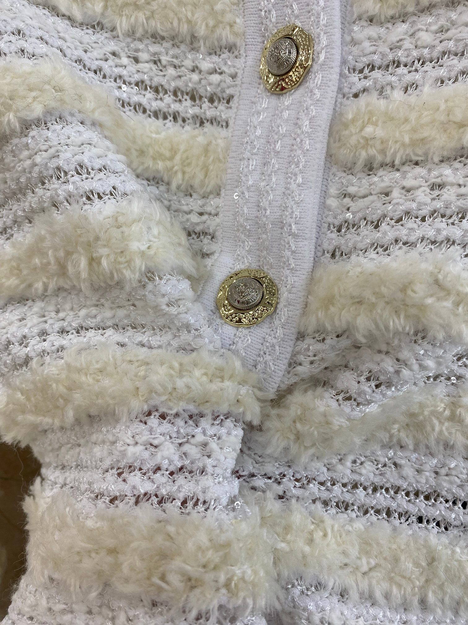 BALAMI Women's Knitted Cardigan with Applique and Gold Button Details 7 a1756353883637 6334
