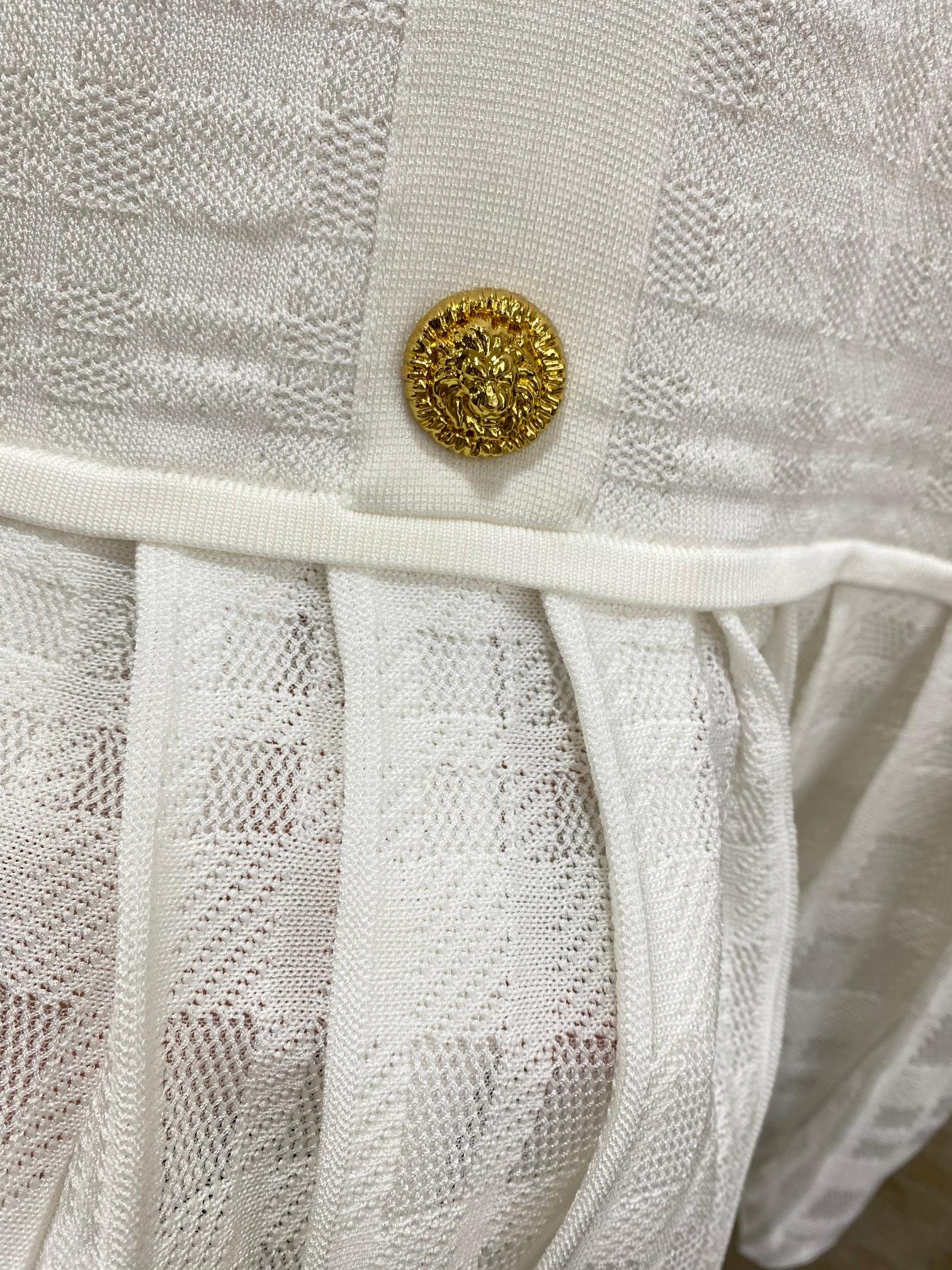 Balmai*/巴尔*新款挂脖连衣裙，精致的独特纹理搭配金色饰扣，A字版型+百褶裙摆修身显气质 白色 S