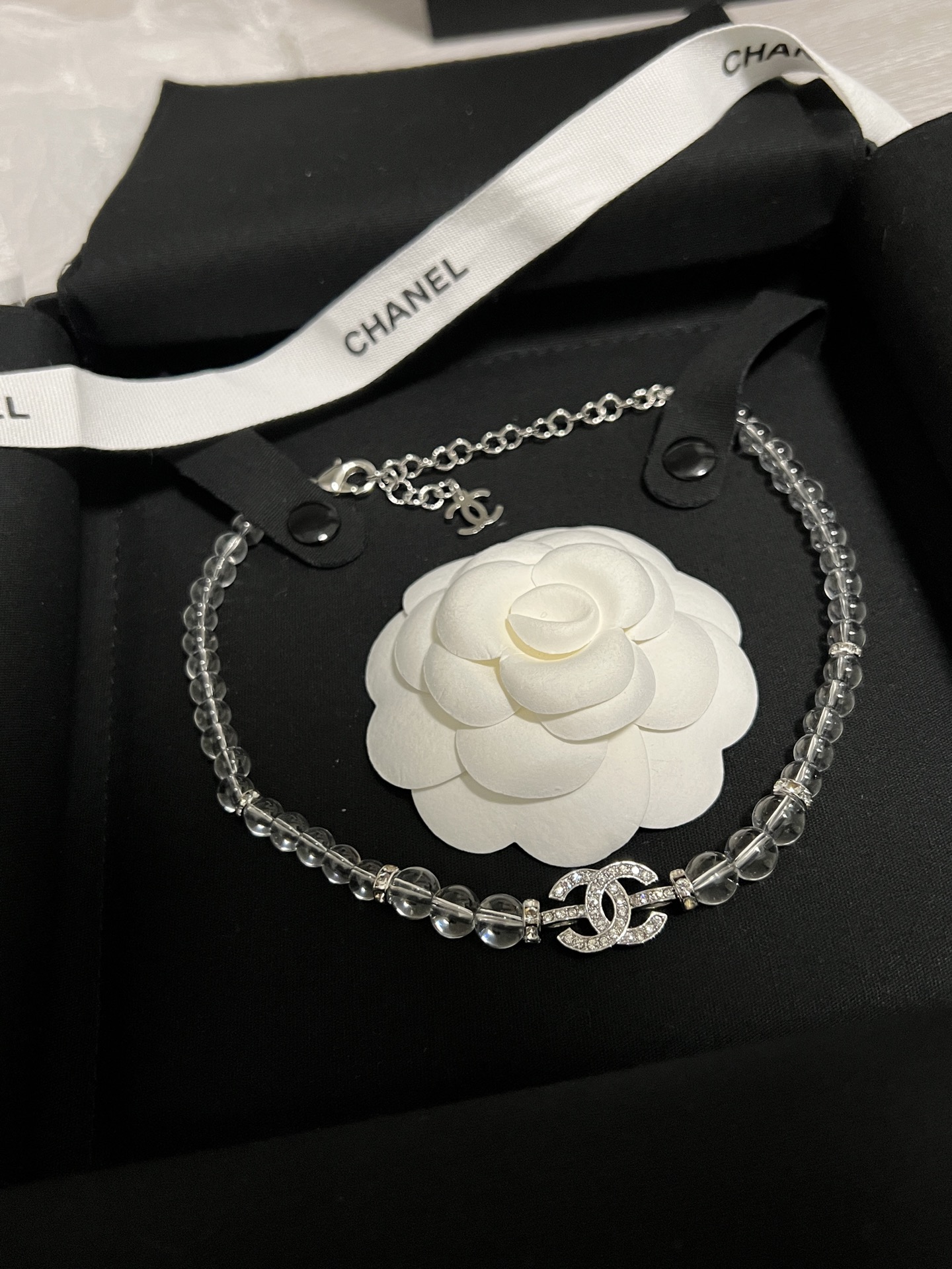 NO:359329,Xiangjia 25s new transparent beads silver full diamond double C necklace choker full diamond double C transparent crystal beads transparent and cute too oxygen-free beauty feel spring and summer must-have Zp uniform Swarovski diamond pearl resin, Chanel necklace, chanel, chanel, necklace19860909香家25s新款透明珠子银色满钻双C项链choker 满钻双C透明水晶珠子 清透又可爱 太有氧气美女的feel啦春夏必备款 Zp一致施华洛钻珍珠树脂,香奈儿项链,chanel,chanel,necklace,Jewelry