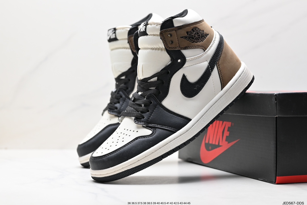 150 耐克Nike Air Jordan 1 Retro High OG”Black/White“AJ1代篮球鞋 555088-160