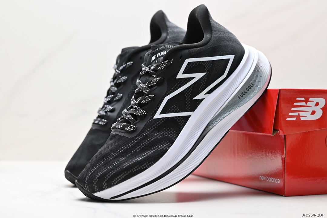 170 新百伦New Balance FuelCell 系列超轻量化低帮休闲运动慢跑鞋 MRCXBW3