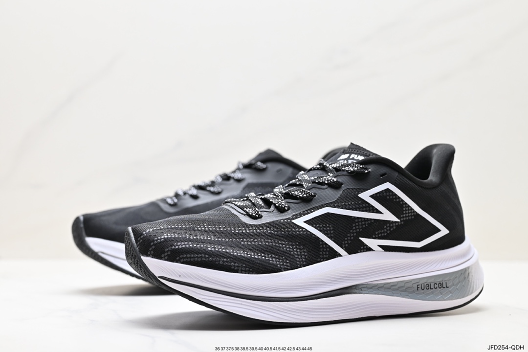 170 新百伦New Balance FuelCell 系列超轻量化低帮休闲运动慢跑鞋 MRCXBW3