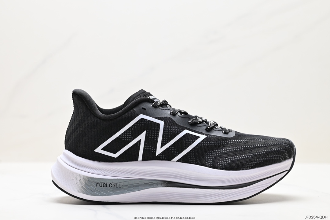 170 新百伦New Balance FuelCell 系列超轻量化低帮休闲运动慢跑鞋 MRCXBW3