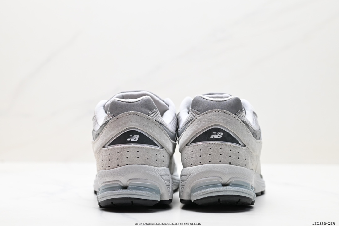 140 New Balance 2002R 沿袭了面世之初的经典科技 ML2002RA