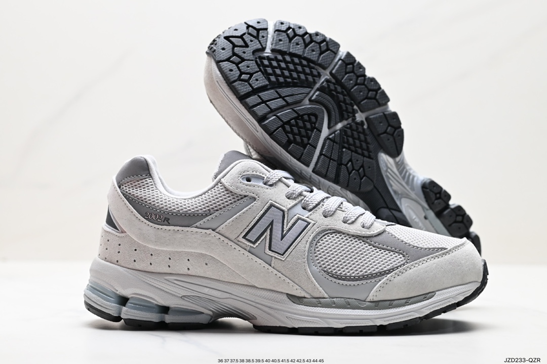 140 New Balance 2002R 沿袭了面世之初的经典科技 ML2002RA