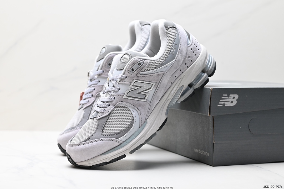 160 New Balance 2002R 沿袭了面世之初的经典科技 ML2002RC