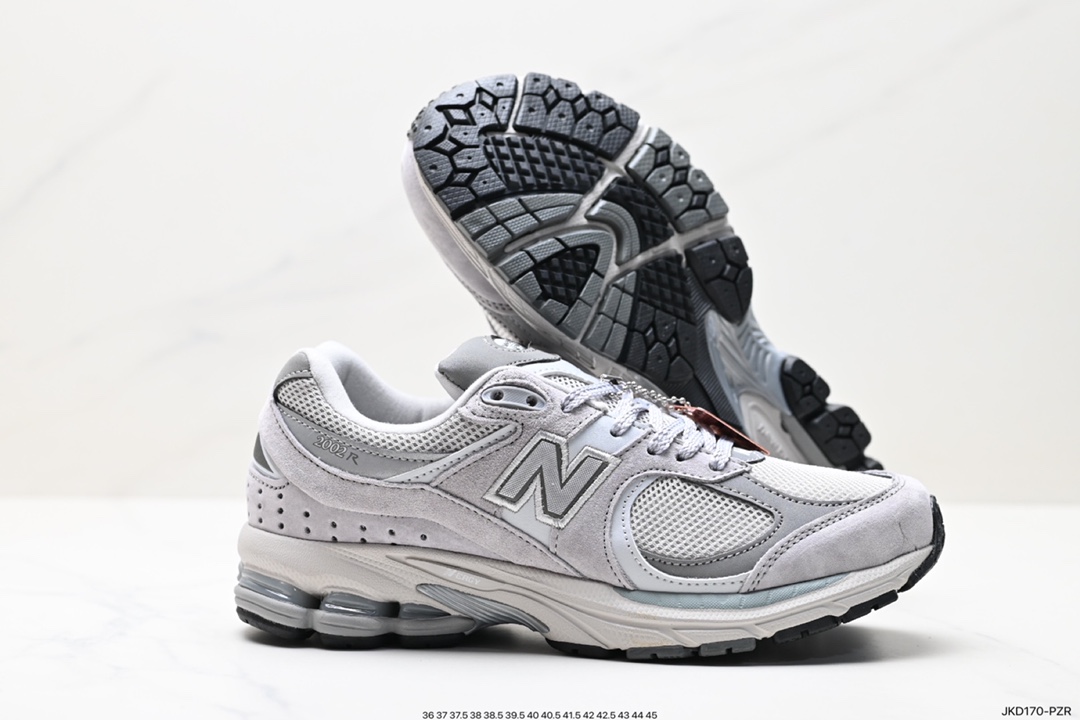 160 New Balance 2002R 沿袭了面世之初的经典科技 ML2002RC