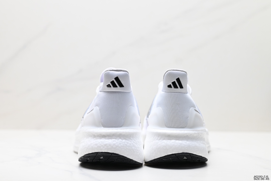 160 Adidas ULTRA BOOST LIGHT 缓震运动休闲轻便透气跑步鞋  ID8812