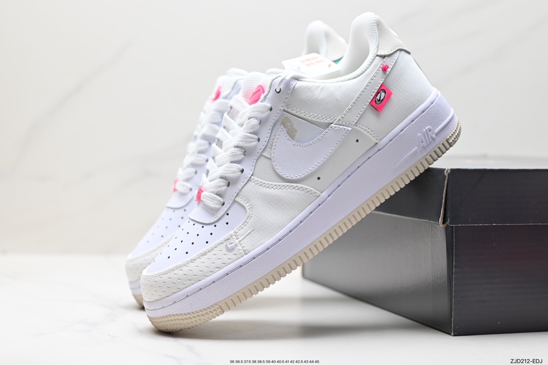 240 Nike Air Force 1 Low 07 DX6061-111