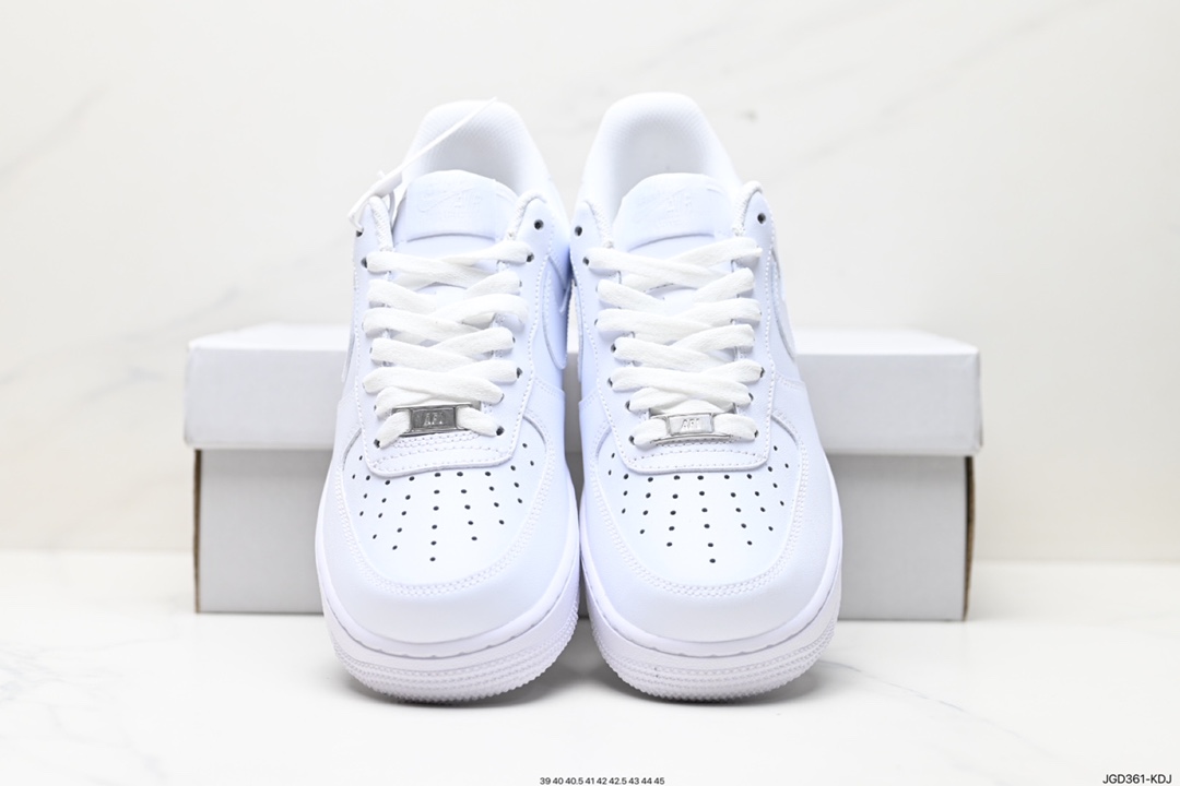 180 Nike Air Force 1’07 LV8