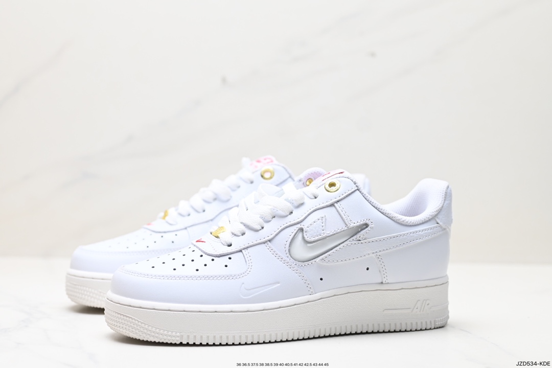 140 Nk Air Force 1‘07 Low ”Join Forces“ 空军一号低帮休闲板鞋 DQ7664-100