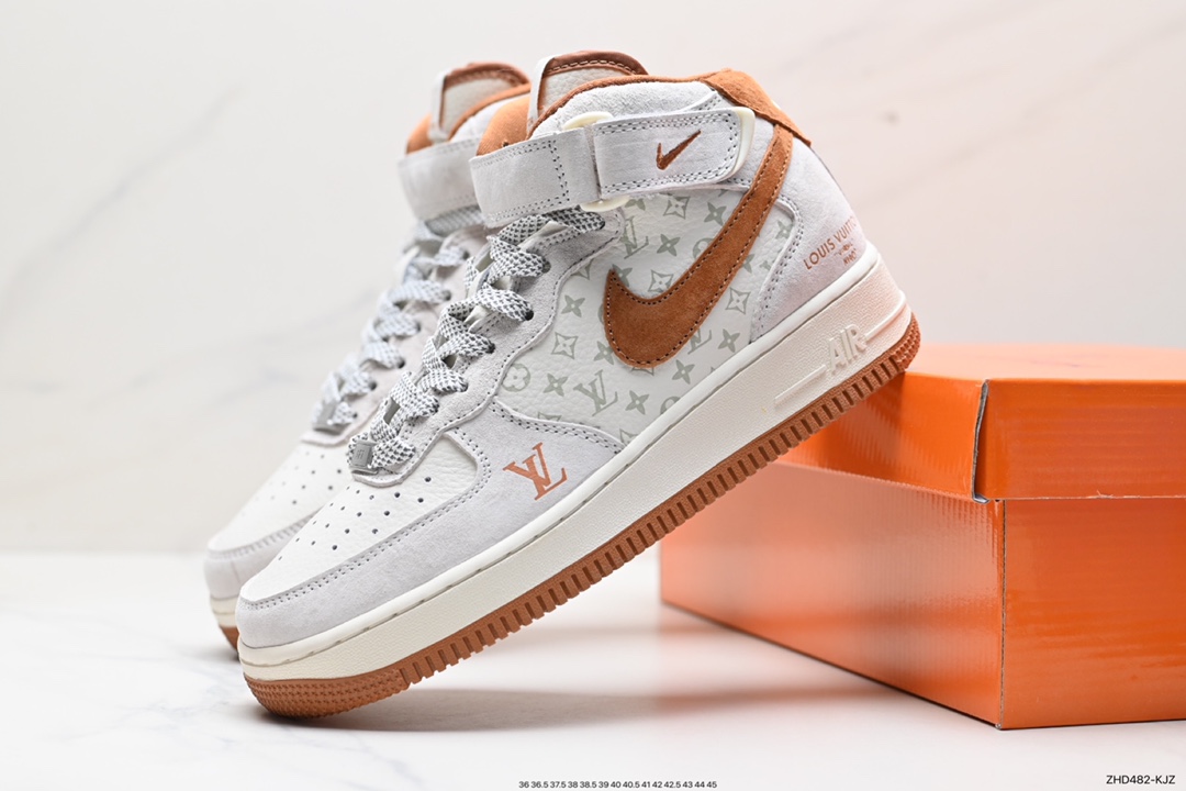 300 Air Force 1 ‘07 Low DQ7688-400