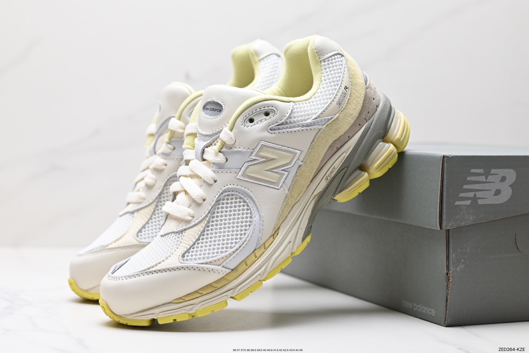 260 新百伦New Balance 2002R 系列低帮复古老爹风慢跑鞋“联名米白淡黄”M2002RA1