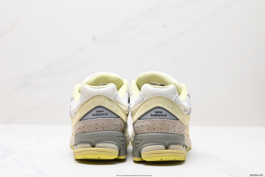 260 新百伦New Balance 2002R 系列低帮复古老爹风慢跑鞋“联名米白淡黄”M2002RA1