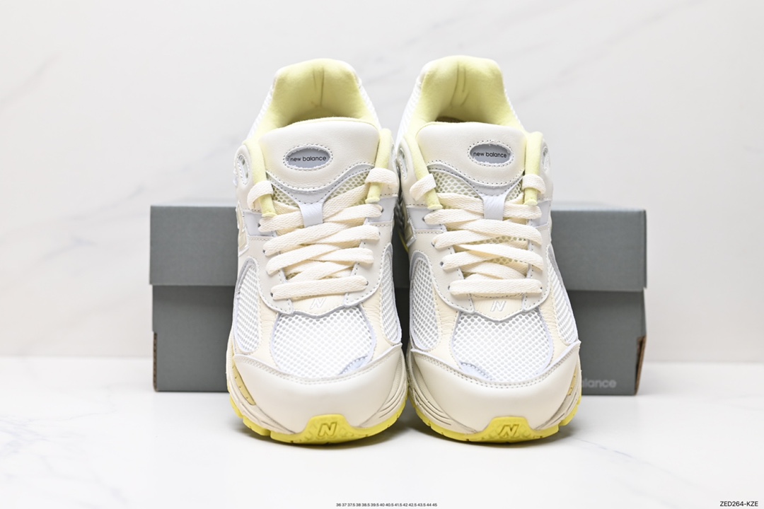 260 新百伦New Balance 2002R 系列低帮复古老爹风慢跑鞋“联名米白淡黄”M2002RA1