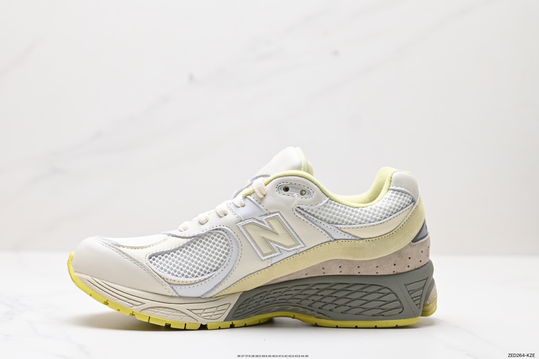 260 新百伦New Balance 2002R 系列低帮复古老爹风慢跑鞋“联名米白淡黄”M2002RA1