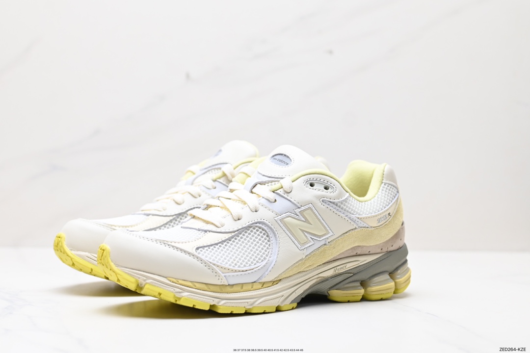 260 新百伦New Balance 2002R 系列低帮复古老爹风慢跑鞋“联名米白淡黄”M2002RA1