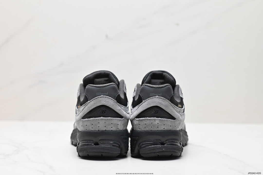 170 新百伦New Balance 2002R GORE-TEX”Grey”系列低帮慢跑鞋“联名鼠灰黑”M2002RXZ