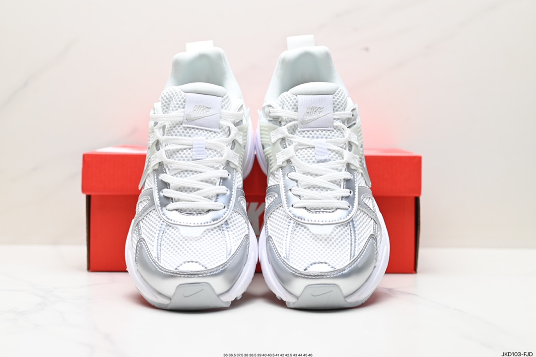 耐克Nike Wmns V2K Runtekk Low”Metallic Silver”复古慢跑鞋“金属银白”FD0736-104