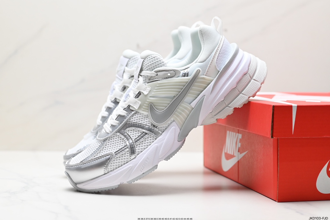 耐克Nike Wmns V2K Runtekk Low”Metallic Silver”复古慢跑鞋“金属银白”FD0736-104