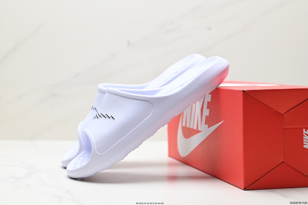 克NIKE BENASSI SWOOSH耐克 Nike Benassi Dou Ultra Slid 沙滩拖鞋