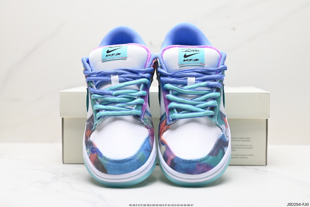 200 Futura x Nike SB Dunk 整双鞋的细节方面 HF6061-400