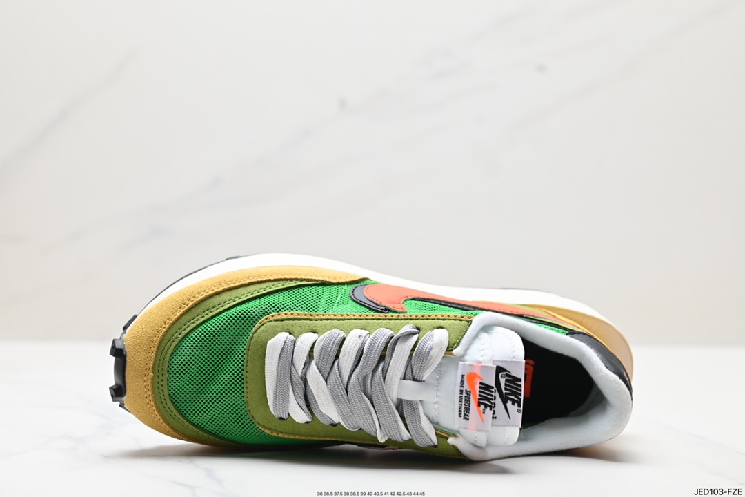 真标✅日式解构美学SACAI联名 × NIKE LDV Waffle重叠设计前卫华夫变形休闲慢跑鞋 蓝红黄sacai在SS19的发布会上展示了自己与Nike全新联名的系列,其中有两款鞋特别引人注目,这两款鞋均为混合鞋款,分别将Blazer与Dunk和Waffle Daybreak与LDV融为一体,采用了双鞋舌,双鞋带,双Swoosh的设计,并且每款鞋均有两种的配色方案. 货号:CN8898-002 ID:JED103-FZE