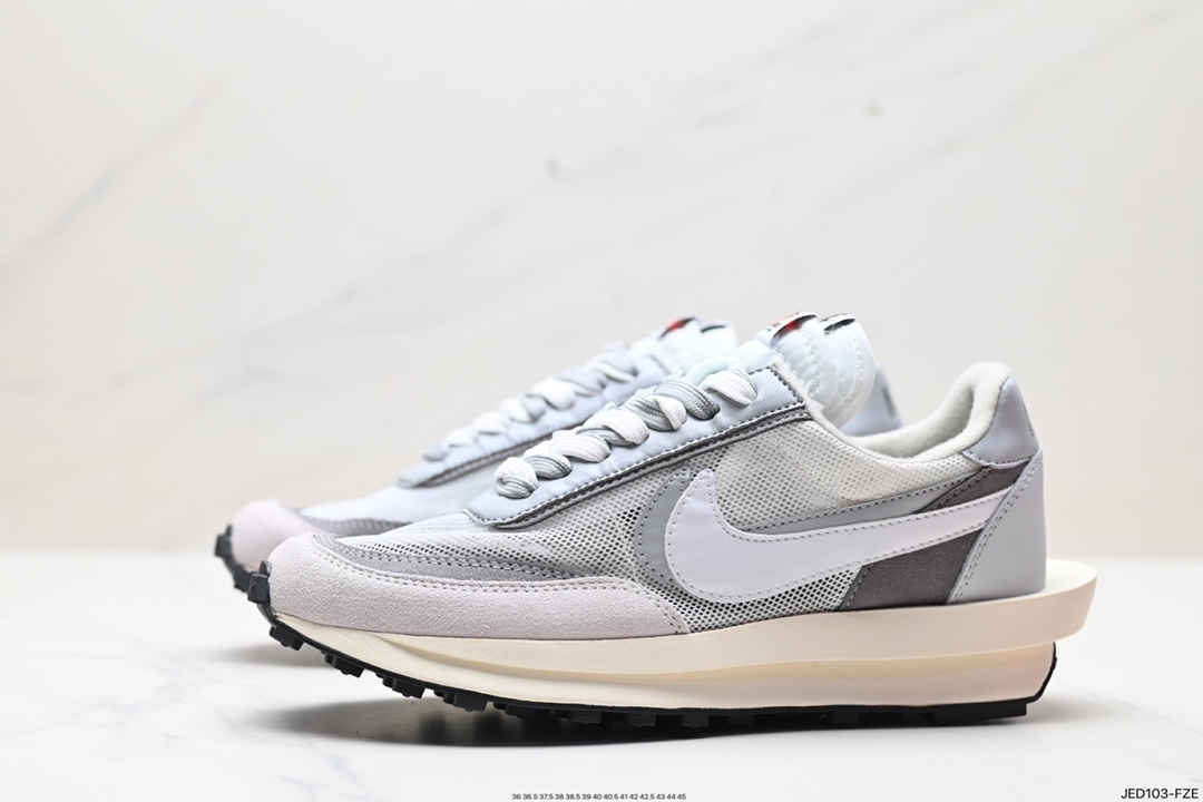 真标✅日式解构美学SACAI联名 × NIKE LDV Waffle重叠设计前卫华夫变形休闲慢跑鞋 蓝红黄sacai在SS19的发布会上展示了自己与Nike全新联名的系列,其中有两款鞋特别引人注目,这两款鞋均为混合鞋款,分别将Blazer与Dunk和Waffle Daybreak与LDV融为一体,采用了双鞋舌,双鞋带,双Swoosh的设计,并且每款鞋均有两种的配色方案. 货号:CN8898-002 ID:JED103-FZE