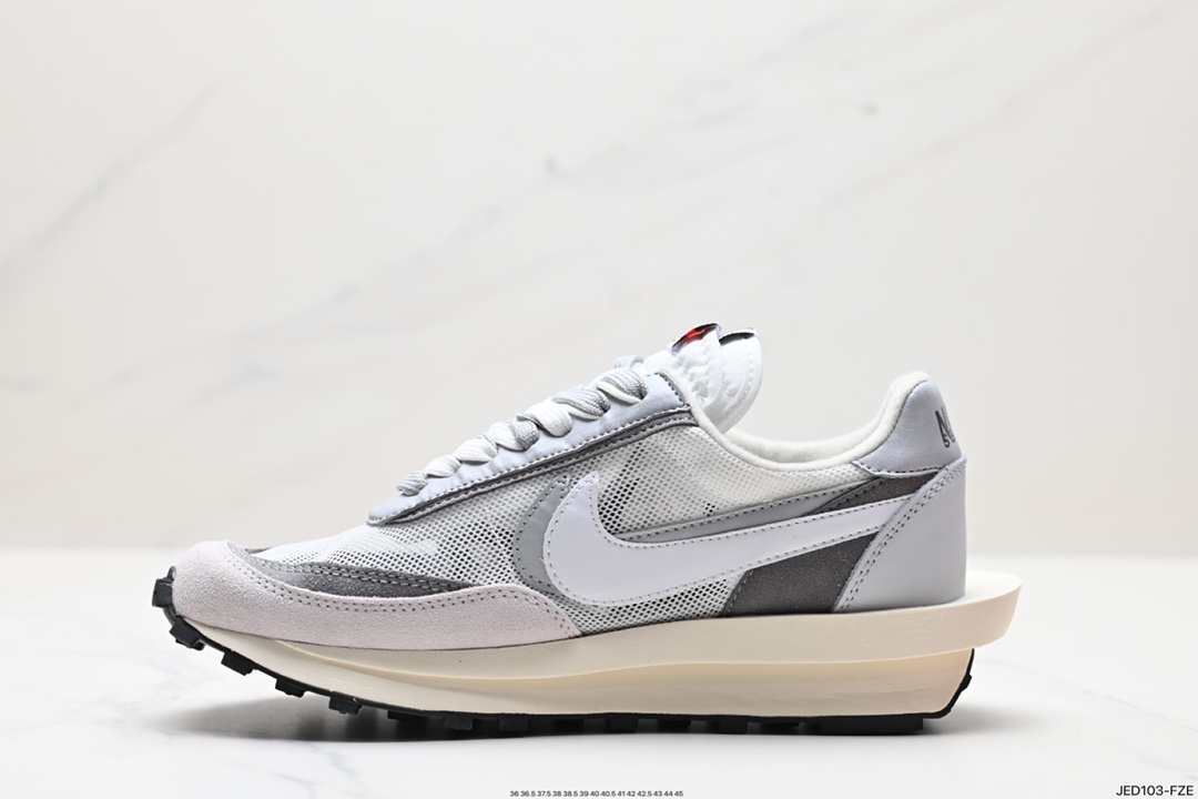 真标✅日式解构美学SACAI联名 × NIKE LDV Waffle重叠设计前卫华夫变形休闲慢跑鞋 蓝红黄sacai在SS19的发布会上展示了自己与Nike全新联名的系列,其中有两款鞋特别引人注目,这两款鞋均为混合鞋款,分别将Blazer与Dunk和Waffle Daybreak与LDV融为一体,采用了双鞋舌,双鞋带,双Swoosh的设计,并且每款鞋均有两种的配色方案. 货号:CN8898-002 ID:JED103-FZE