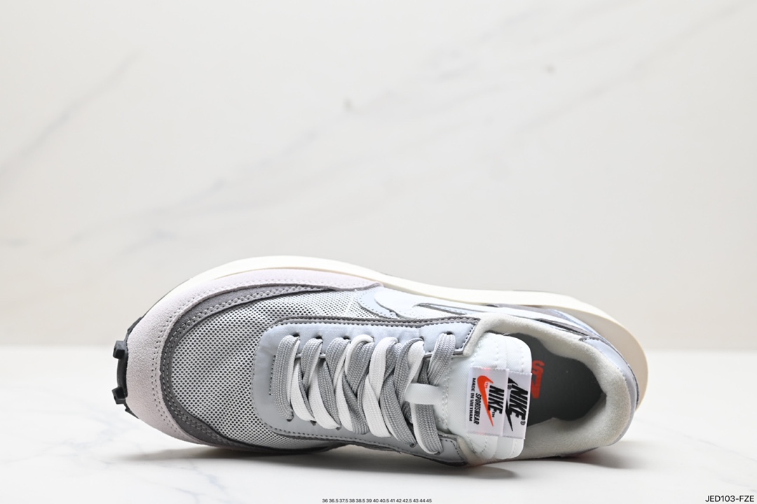 真标✅日式解构美学SACAI联名 × NIKE LDV Waffle重叠设计前卫华夫变形休闲慢跑鞋 蓝红黄sacai在SS19的发布会上展示了自己与Nike全新联名的系列,其中有两款鞋特别引人注目,这两款鞋均为混合鞋款,分别将Blazer与Dunk和Waffle Daybreak与LDV融为一体,采用了双鞋舌,双鞋带,双Swoosh的设计,并且每款鞋均有两种的配色方案. 货号:CN8898-002 ID:JED103-FZE