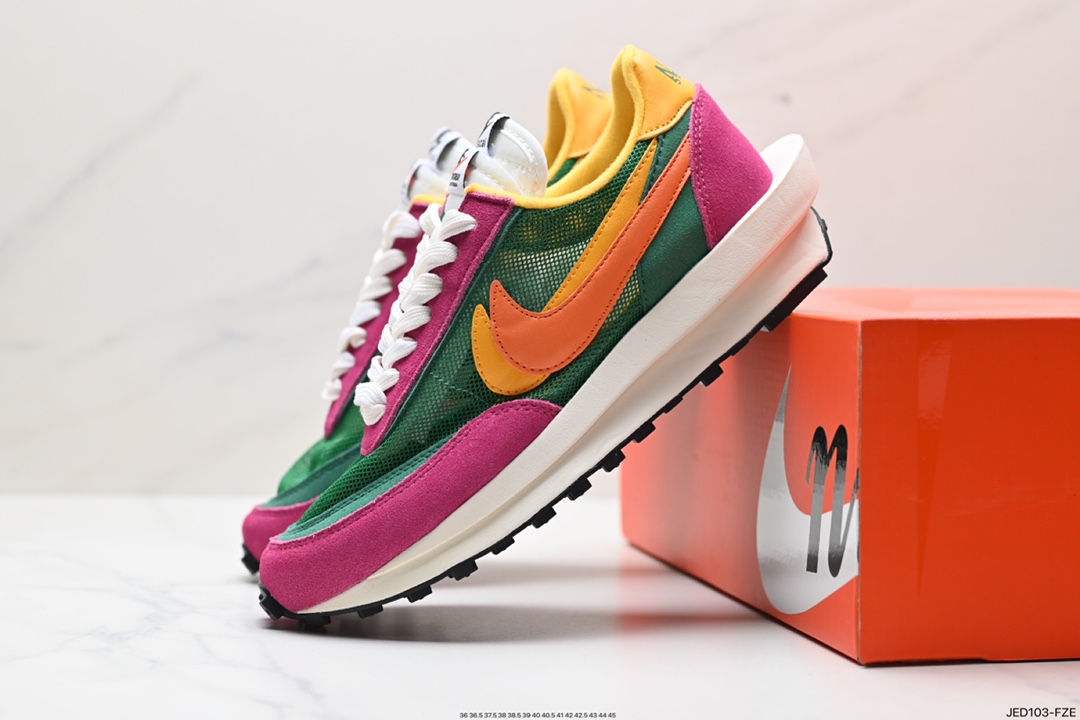 真标✅日式解构美学SACAI联名 × NIKE LDV Waffle重叠设计前卫华夫变形休闲慢跑鞋 蓝红黄sacai在SS19的发布会上展示了自己与Nike全新联名的系列,其中有两款鞋特别引人注目,这两款鞋均为混合鞋款,分别将Blazer与Dunk和Waffle Daybreak与LDV融为一体,采用了双鞋舌,双鞋带,双Swoosh的设计,并且每款鞋均有两种的配色方案. 货号:CN8898-002 ID:JED103-FZE