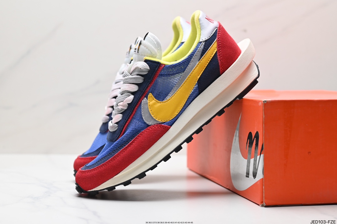 真标✅日式解构美学SACAI联名 × NIKE LDV Waffle重叠设计前卫华夫变形休闲慢跑鞋 蓝红黄sacai在SS19的发布会上展示了自己与Nike全新联名的系列,其中有两款鞋特别引人注目,这两款鞋均为混合鞋款,分别将Blazer与Dunk和Waffle Daybreak与LDV融为一体,采用了双鞋舌,双鞋带,双Swoosh的设计,并且每款鞋均有两种的配色方案. 货号:CN8898-002 ID:JED103-FZE