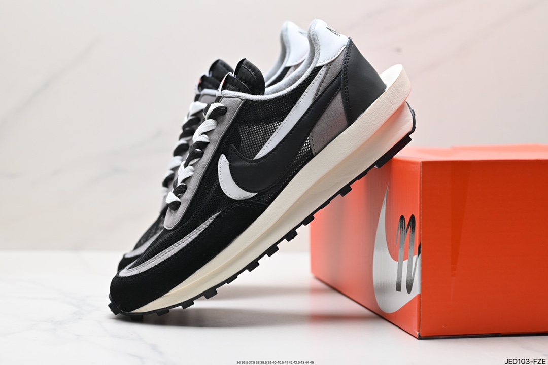 真标✅日式解构美学SACAI联名 × NIKE LDV Waffle重叠设计前卫华夫变形休闲慢跑鞋 蓝红黄sacai在SS19的发布会上展示了自己与Nike全新联名的系列,其中有两款鞋特别引人注目,这两款鞋均为混合鞋款,分别将Blazer与Dunk和Waffle Daybreak与LDV融为一体,采用了双鞋舌,双鞋带,双Swoosh的设计,并且每款鞋均有两种的配色方案. 货号:CN8898-002 ID:JED103-FZE