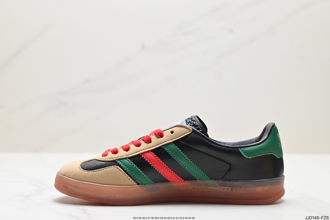 Heavy-weight collaboration with Adidas｜GUCCI uses the trefoil logo and the iconic three-bar design elements lA9089