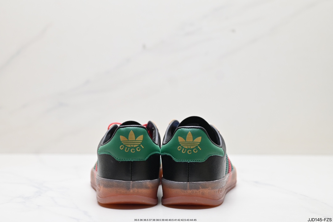 Heavy-weight collaboration with Adidas｜GUCCI uses the trefoil logo and the iconic three-bar design elements lA9089