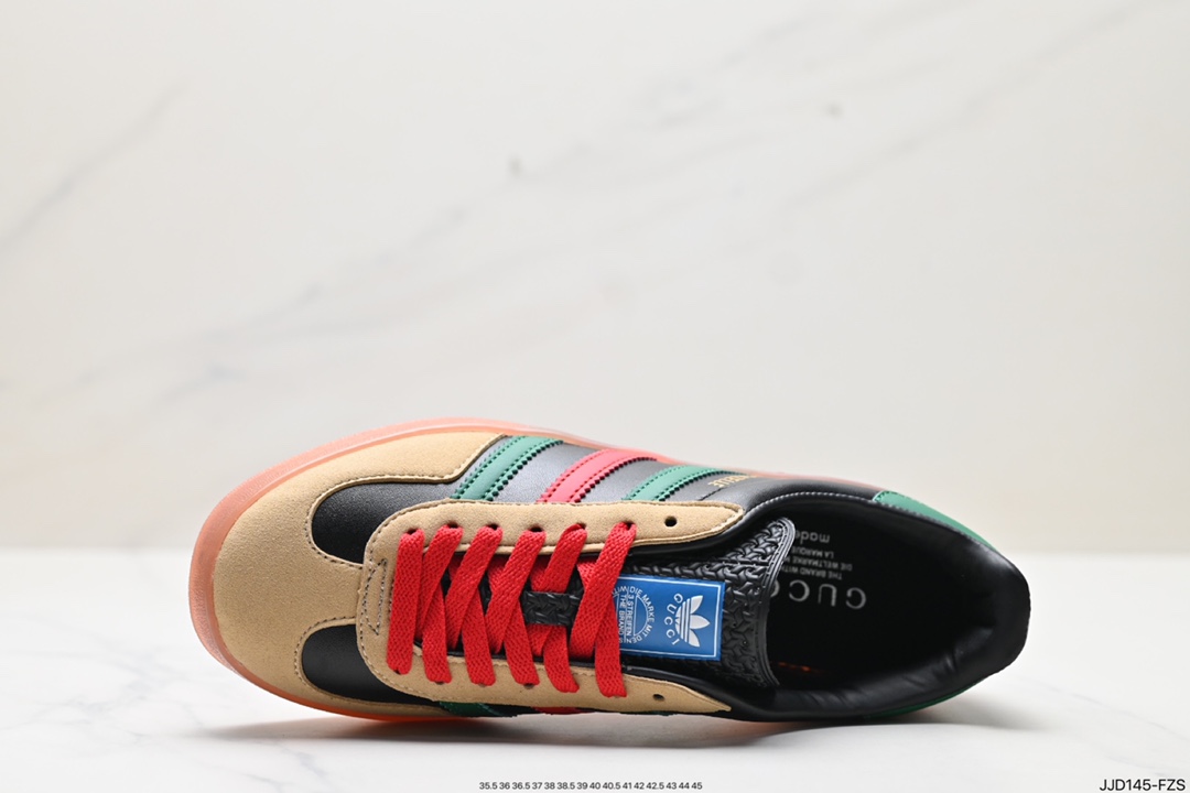 Heavy-weight collaboration with Adidas｜GUCCI uses the trefoil logo and the iconic three-bar design elements lA9089