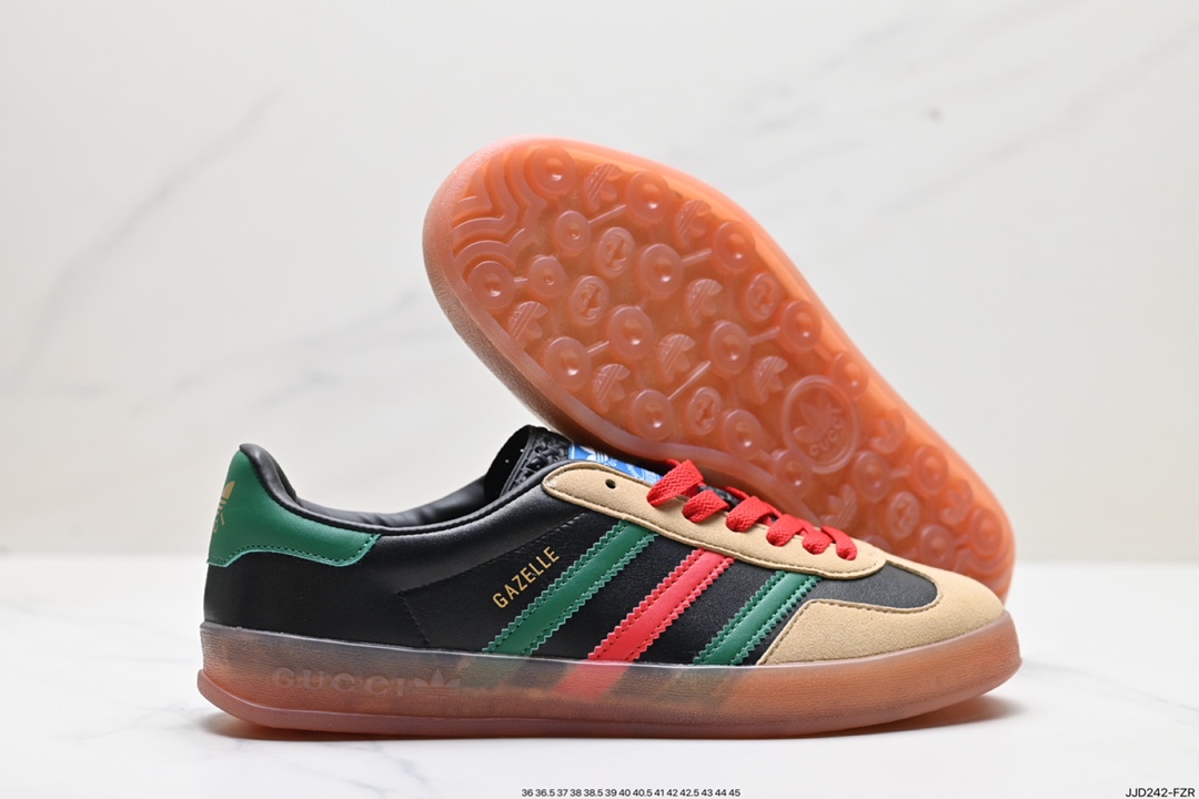 Heavy-weight collaboration with Adidas｜GUCCI uses the trefoil logo and the iconic three-bar design elements lA9089