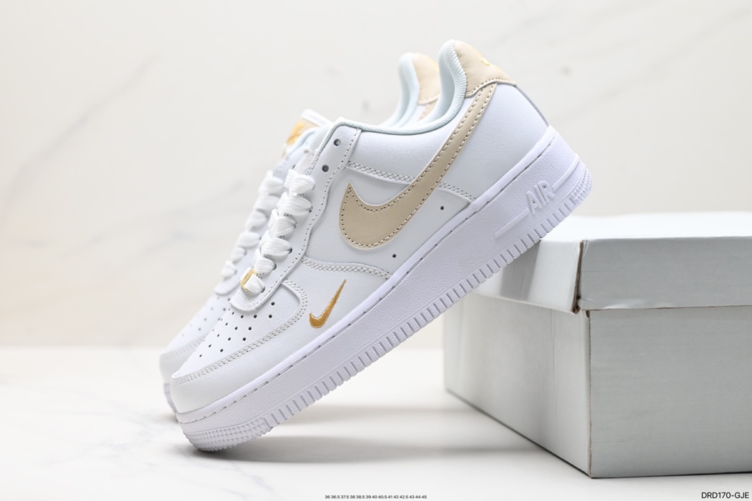 🈴️💰155
真标✅耐克Nike Air Force 1 Low  空军一号低帮百搭休闲运动板鞋。柔软、弹性十足的缓震性能和出色的中底设计，横跨复古与现代的外型结合，造就出风靡全球三十多年的Force 1。
货号:CW2288-111
尺码:36 36.5 37.5 38 38.5 39 40 40.5 41 42 42.5 43 44 45
ID:DRD170-GJE