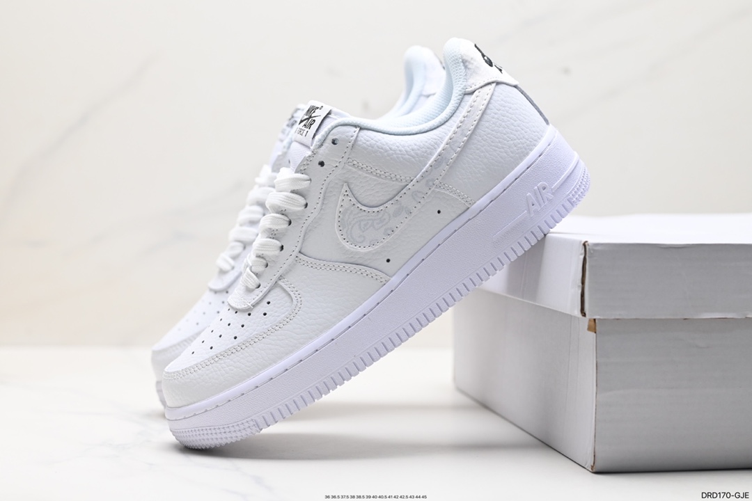 🈴️💰155
真标✅耐克Nike Air Force 1 Low  空军一号低帮百搭休闲运动板鞋。柔软、弹性十足的缓震性能和出色的中底设计，横跨复古与现代的外型结合，造就出风靡全球三十多年的Force 1。
货号:CW2288-111
尺码:36 36.5 37.5 38 38.5 39 40 40.5 41 42 42.5 43 44 45
ID:DRD170-GJE