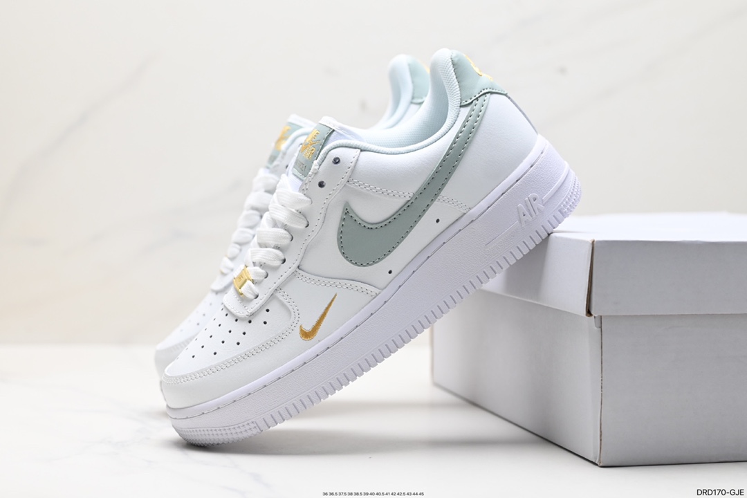 🈴️💰155
真标✅耐克Nike Air Force 1 Low  空军一号低帮百搭休闲运动板鞋。柔软、弹性十足的缓震性能和出色的中底设计，横跨复古与现代的外型结合，造就出风靡全球三十多年的Force 1。
货号:CW2288-111
尺码:36 36.5 37.5 38 38.5 39 40 40.5 41 42 42.5 43 44 45
ID:DRD170-GJE