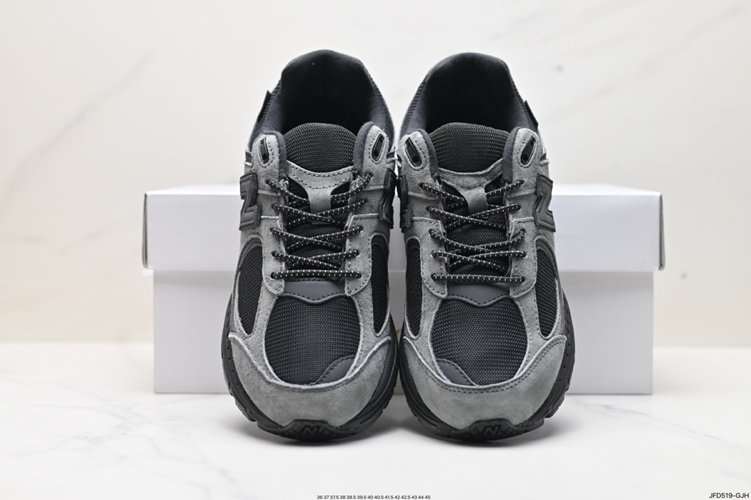 170 新百伦New Balance 2002R GORE-TEX”Grey”系列低帮慢跑鞋“联名鼠灰黑”M2002RXZ